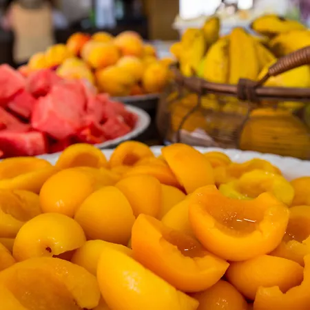 Alba Seleqtta Готель