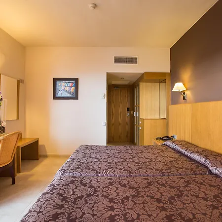 Alba Seleqtta リョレート・デ・マル